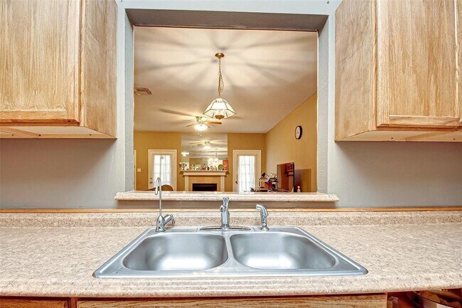 Building Photo - 6000 Reims Rd