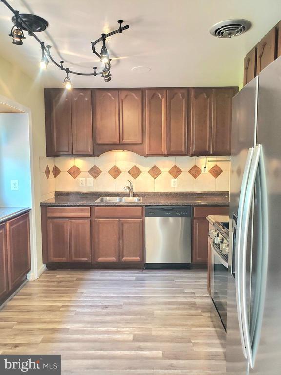 Building Photo - 4517 Mayfield Dr