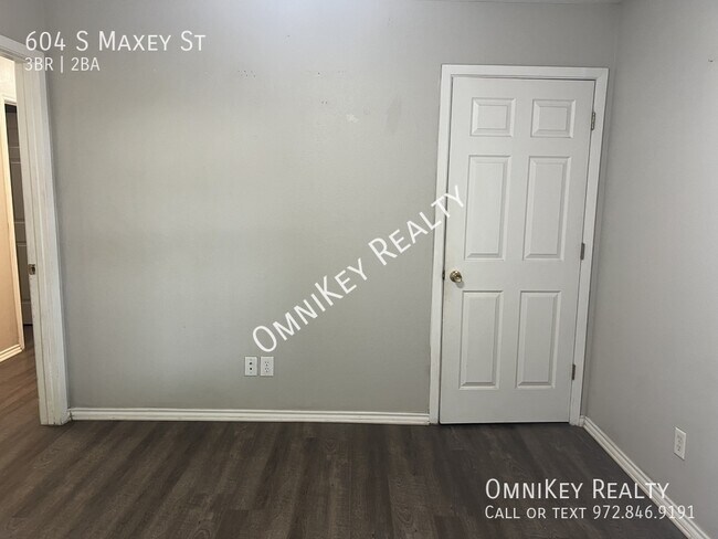 Building Photo - 604 S Maxey St