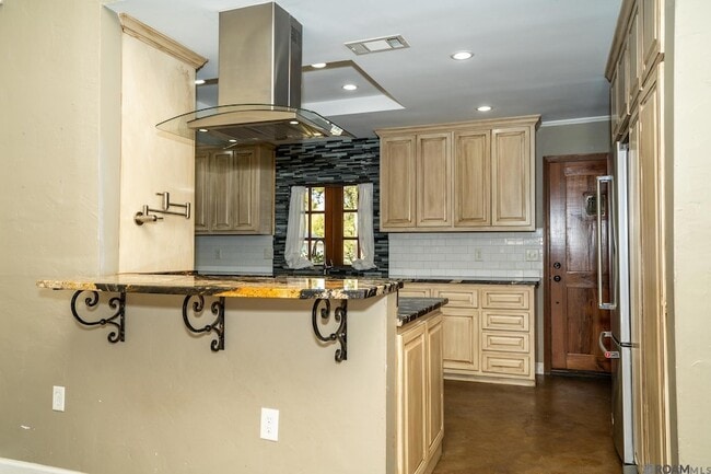 Building Photo - 3736 Sessions Dr