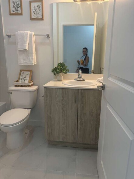 Building Photo - 6731 SW 13th St