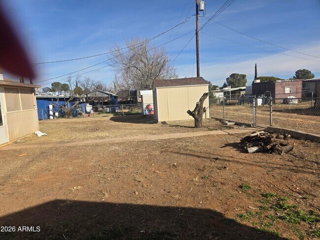 Building Photo - 302 3rd St