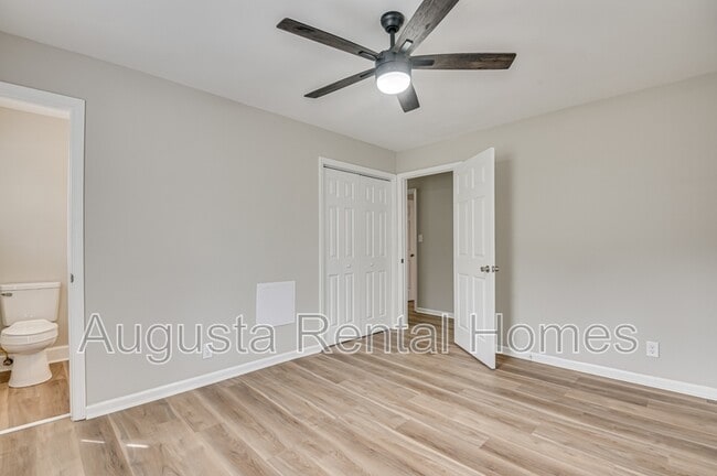 Building Photo - 323 Pineview Dr