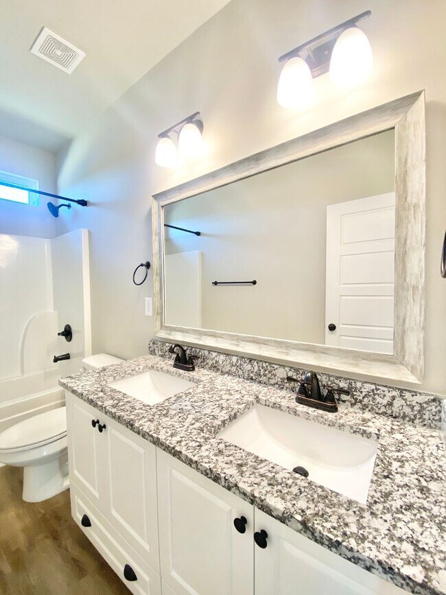 Building Photo - $1000 OFF 1st month rent!!!!Guyton Beauty!...