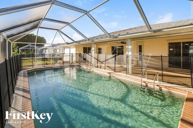 Building Photo - 306 SE 15th St