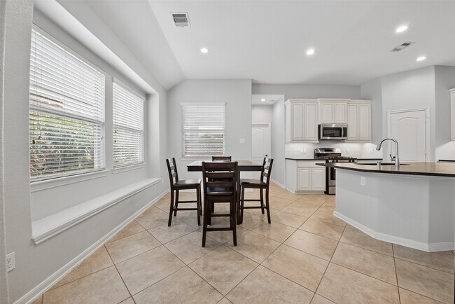 Building Photo - 8922 Pinenut Dr