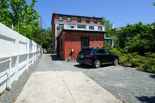 Building Photo - 416 S Front St