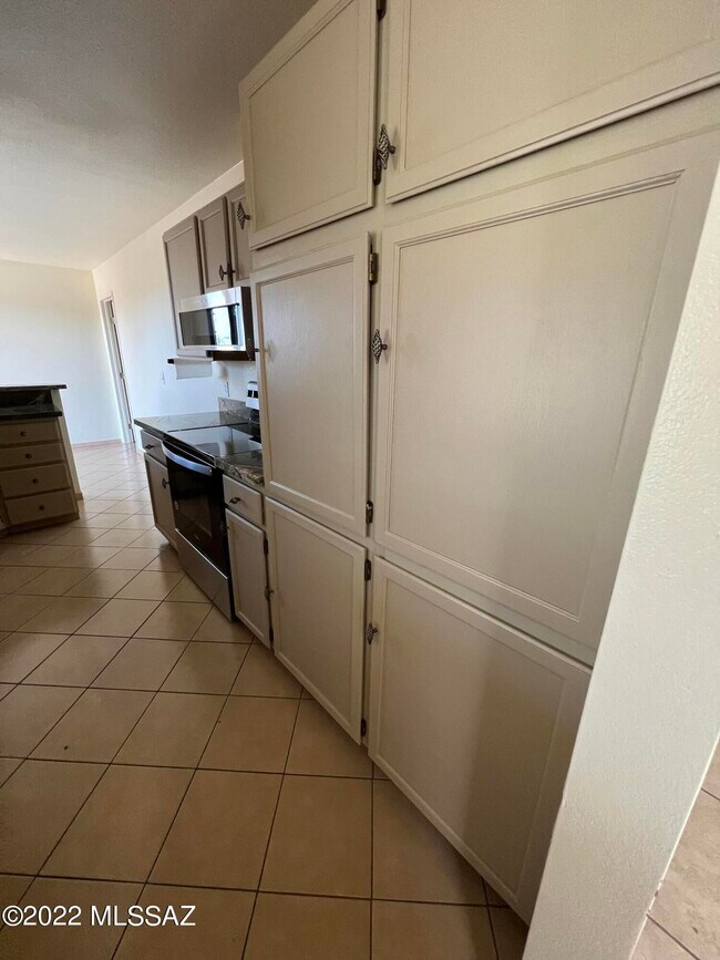 Building Photo - 6451 N Tierra De Las Catalinas