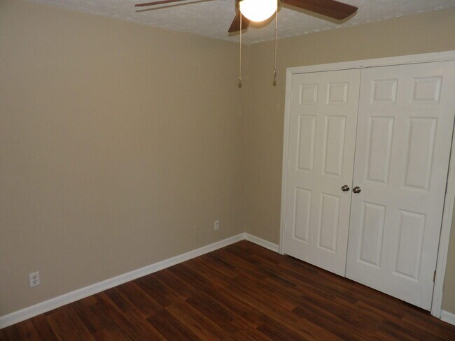 Building Photo - 35 Ashwood Ct