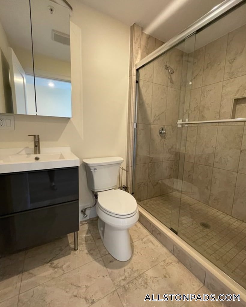 Building Photo - 1028a Commonwealth Ave