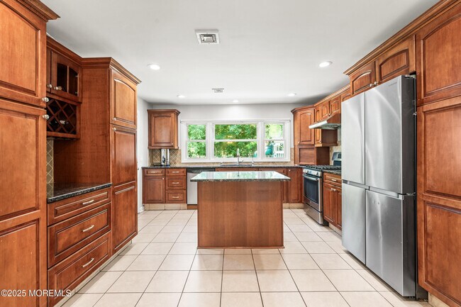 Building Photo - 523 Westwood Ave