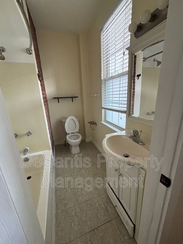 Building Photo - 3037 Pulawski Wy