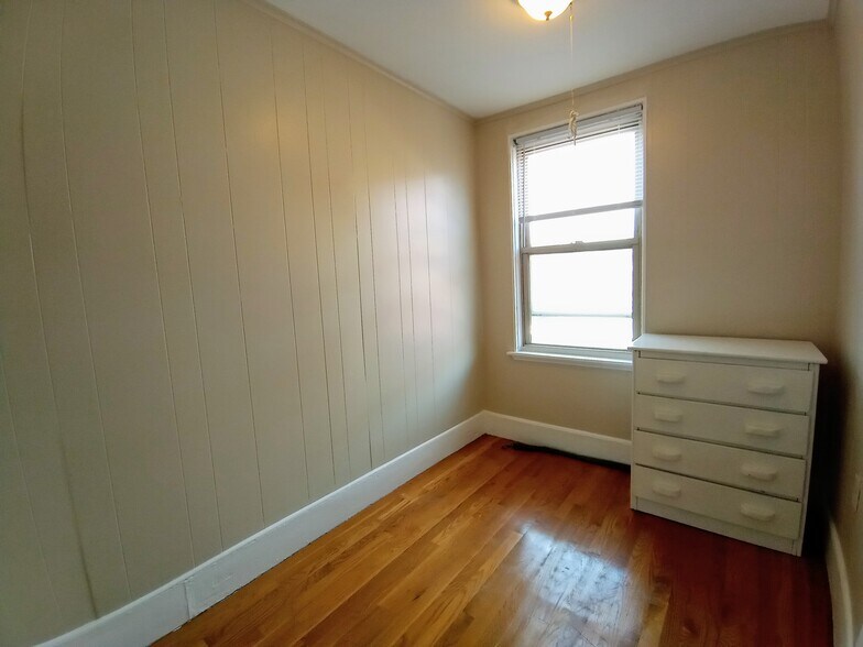 Building Photo - 18 Parmenter St