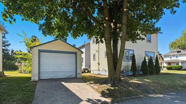 Building Photo - COMING SOON! 2 Bedroom home!