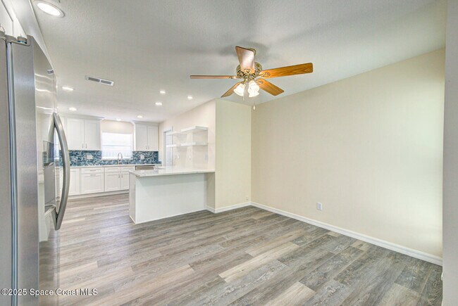 Building Photo - 1065 Molaki Dr