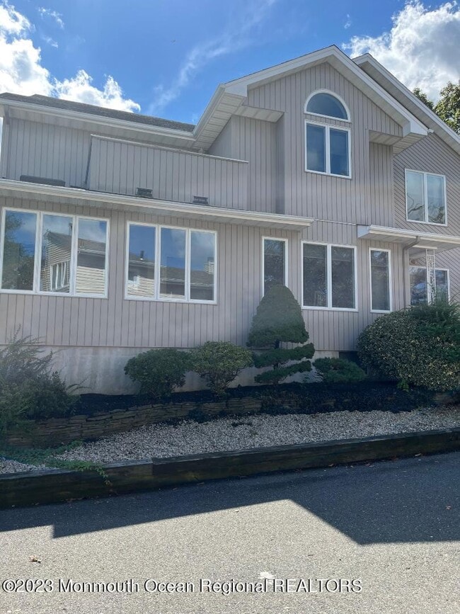 Building Photo - 64 Van Ness Dr