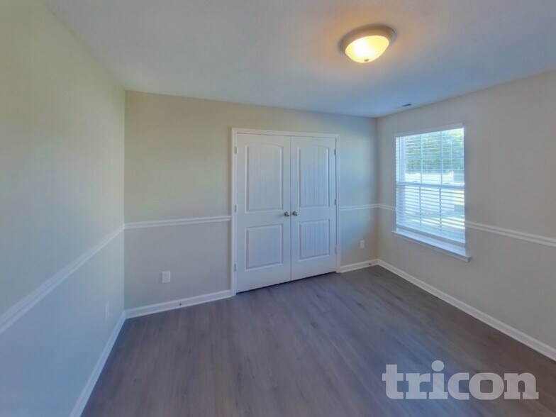 Building Photo - 605 Silverhill Dr