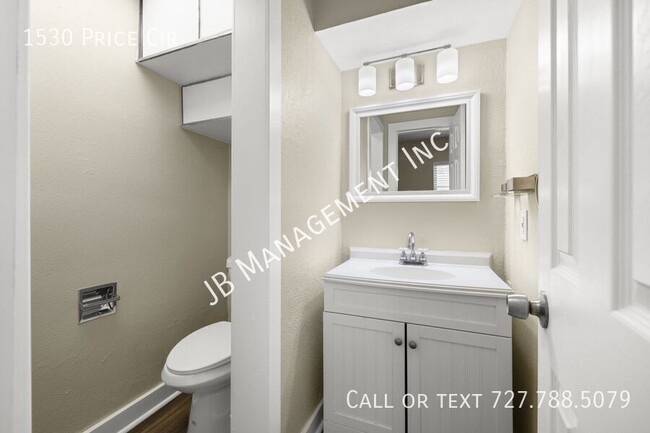 Building Photo - 1530 Price Cir