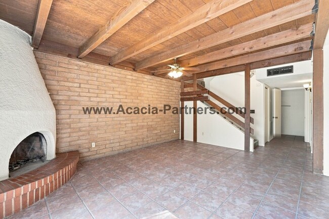 Building Photo - Spacious Three Bedroom/Three Bath Townhome
