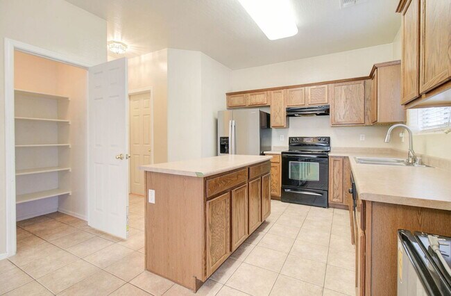 Building Photo - 17762 W Hearn Rd