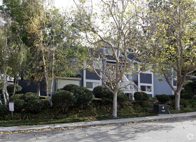 Building Photo - Camden Cove