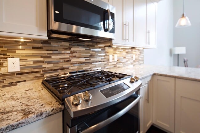 Building Photo - 84 N 6th St