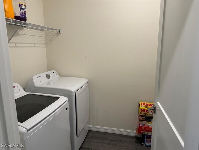 Building Photo - 2515 SW 2nd Terrace