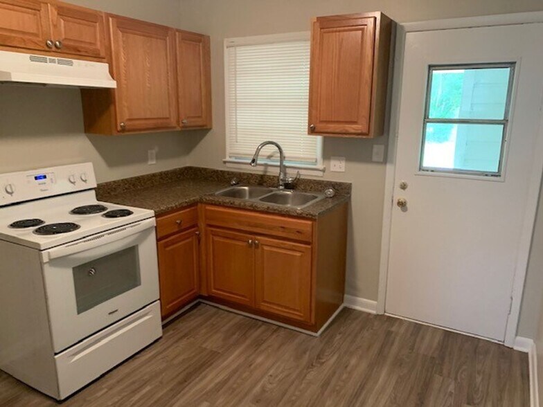 Building Photo - 1073 Wisteria Dr SW