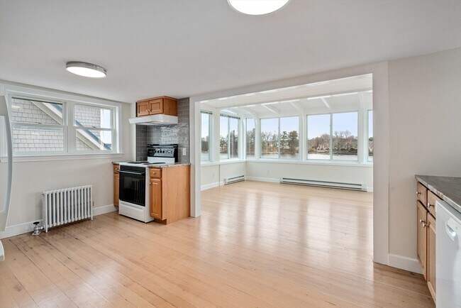 Building Photo - 157 Lake Ave