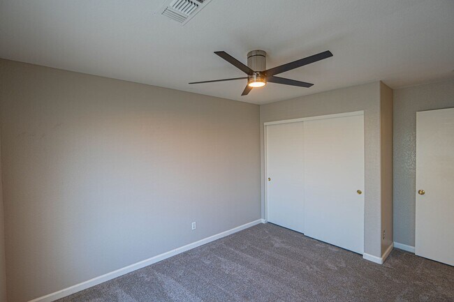 Building Photo - Lovely 3 bed/2.5 bath in Lindsay Ranch!