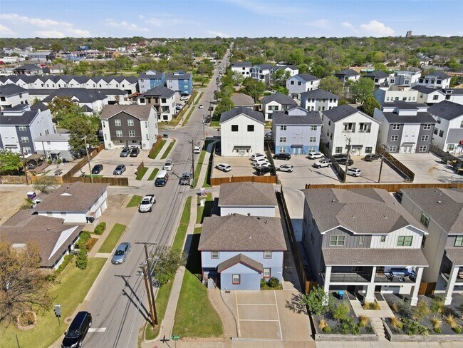 Building Photo - 3201 McCart Ave