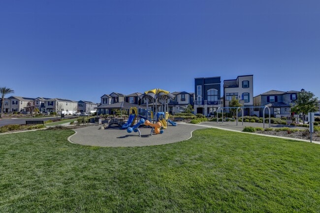 Building Photo - 3525 Sparrow Ct