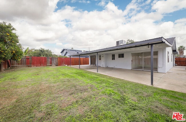 Building Photo - 1040 Iris St