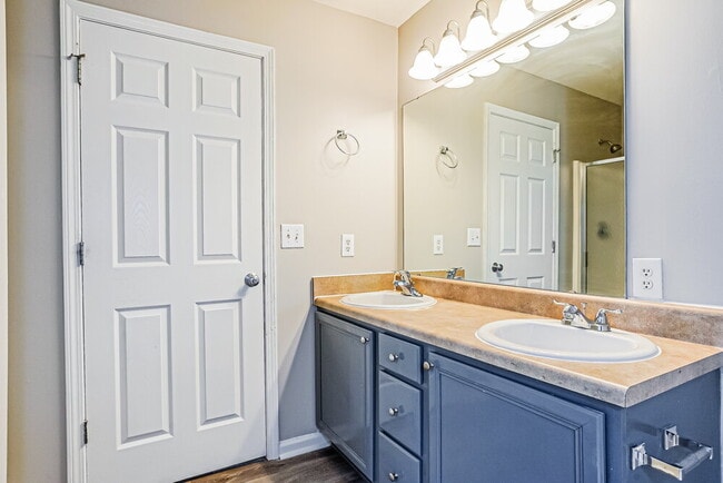 Building Photo - 676 Yorkshire Dr