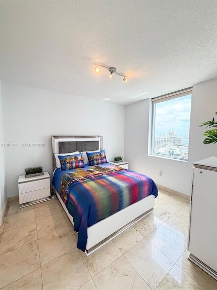Building Photo - 1050 Brickell Ave