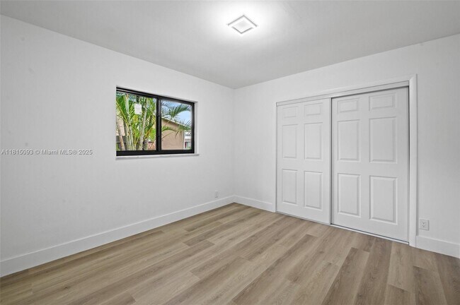Building Photo - 679 SW 17th Ct