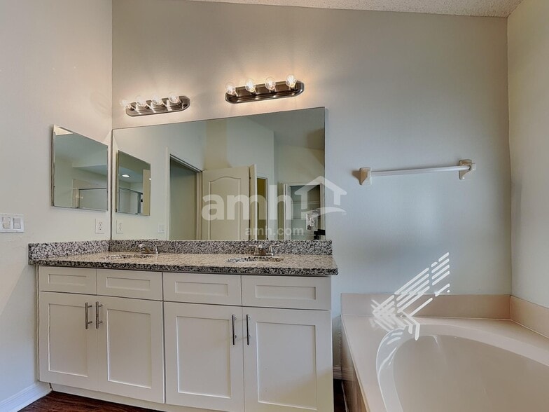 Building Photo - 8813 Scenic Vista Ct