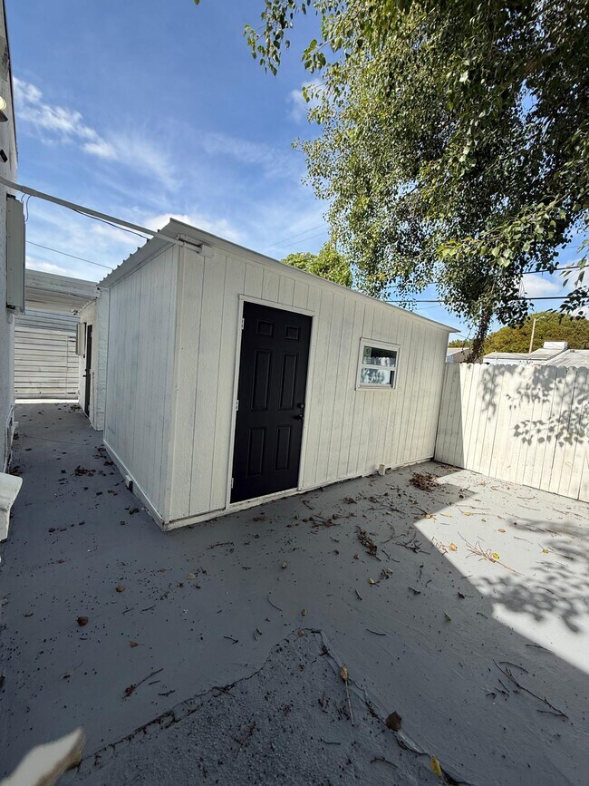 Primary Photo - 913 NW 46th St