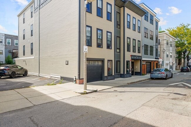 Building Photo - 205 W 8th St