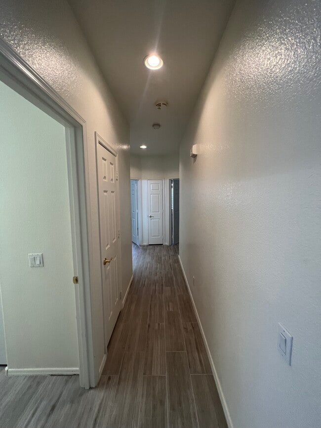 Building Photo - 814 W Beechnut Dr