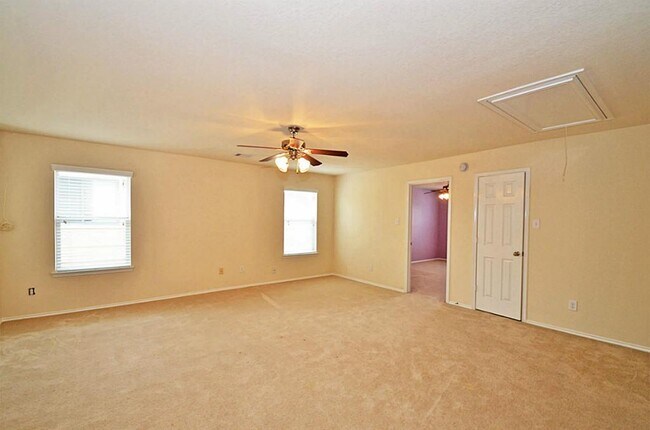 Building Photo - 5327 Stonegate Dr