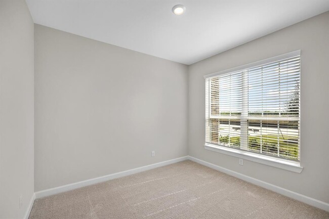 Building Photo - 13725 Blue Breaker Dr