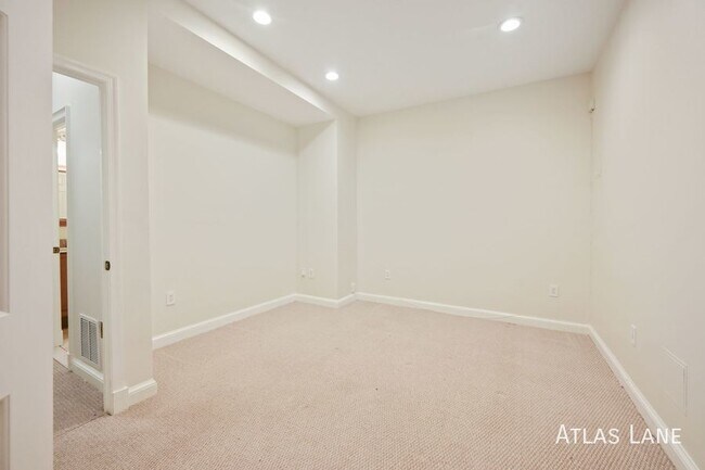Building Photo - Professionally Managed Home In Gated  Comm...