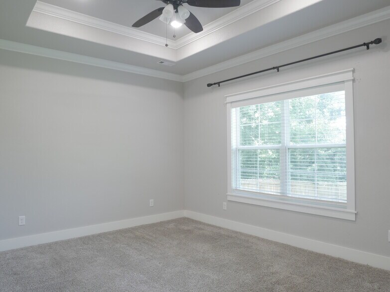 Building Photo - 17 Eastleigh Cir