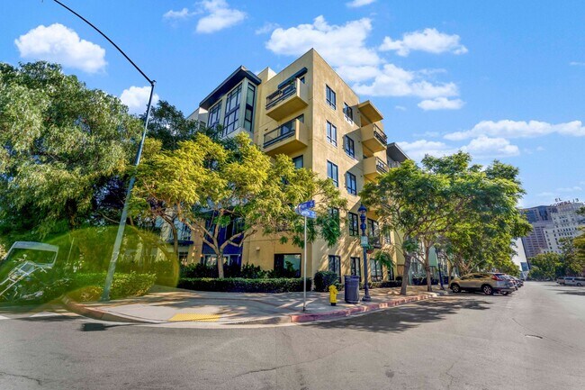 Building Photo - March Move-in Special!!! Downtown Cortez Hill Junior Studio | Pool, Parking & Modern Finishes