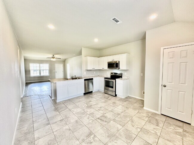 Building Photo - 1600 Scotland Dr