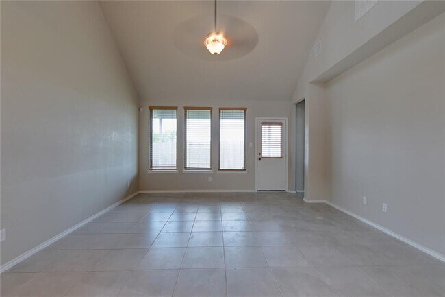 Building Photo - 12355 Summerbrook Dr