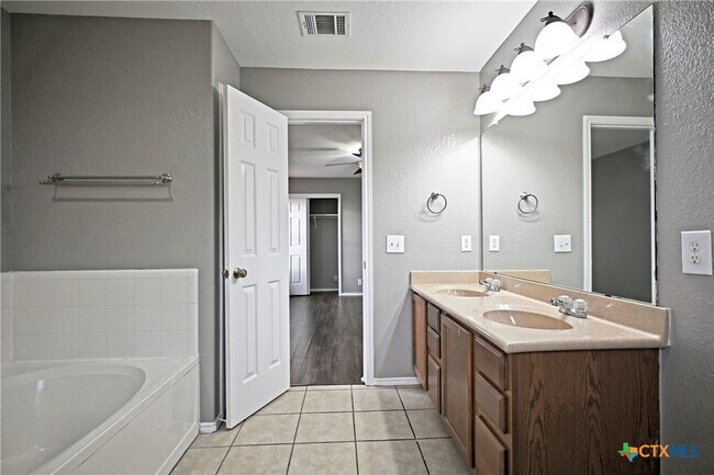 Building Photo - 264 Cordero Dr