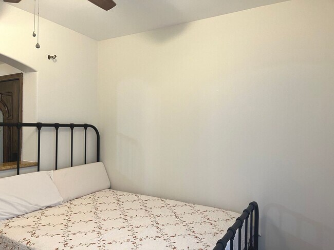 Building Photo - Remodeled, first floor 1428 sq ft, 2 bed+ ...