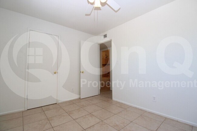 Building Photo - 518 W 14th St